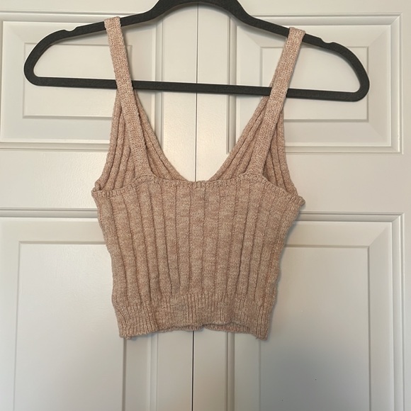 light pink knit crop top - Picture 2 of 3